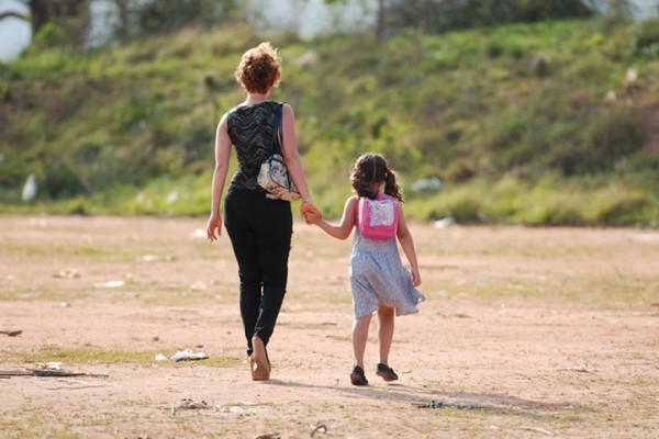 'O Lobo Atrás da Porta', com Leandra Leal, se tornou um dos mais aclamados suspenses do cinema brasileiro da última década (Divulgação)