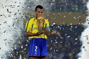 De MSN a sal&aacute;rio de R$ 200: como era o mundo na &uacute;ltima vez que o Brasil ganhou uma Copa. 