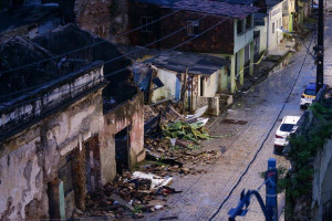 Desabamento de pr&eacute;dio na comunidade do Pilar
