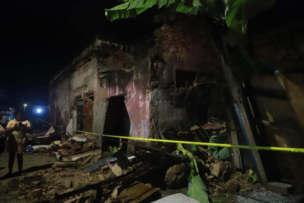 Imóvel desabou e deixou mortos e feridos no Pilar, no Recife  (Karol Rodrigues/DP)