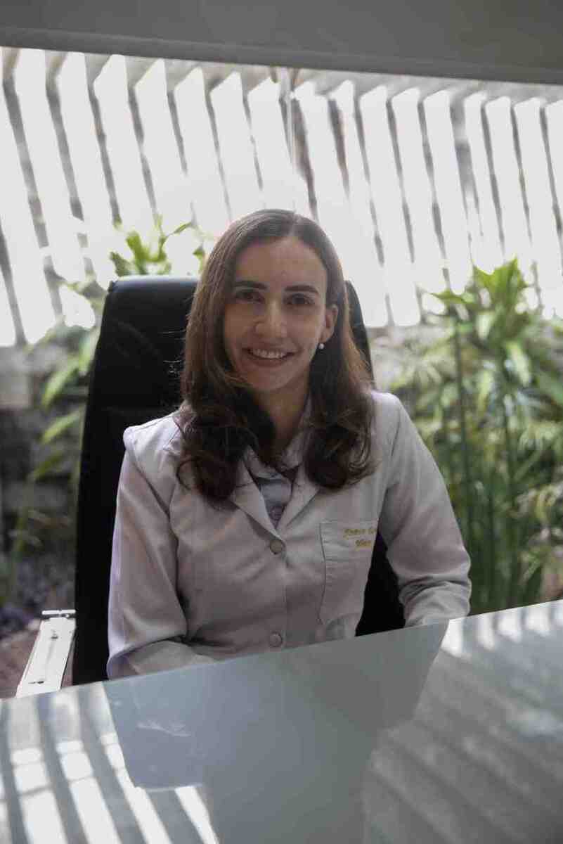 A pneumologista Joana Lira ressalta que a insufici&ecirc;ncia respirat&oacute;ria &eacute; uma das principais causas de interna&ccedil;&atilde;o em ambientes de terapia intensiva