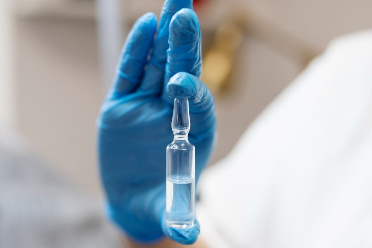 Imagem ilustrativa de ampola de vidro/Freepik