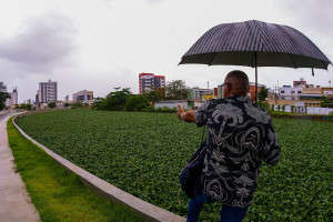 Morador aponta problemas no Canal do Fragoso, em Olinda