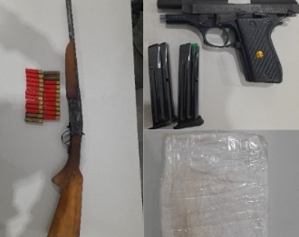 Armas e drogas foram aprendidas na casa de homem assassinado em Timbaúba, no Agreste /PMPE/Divulgação 