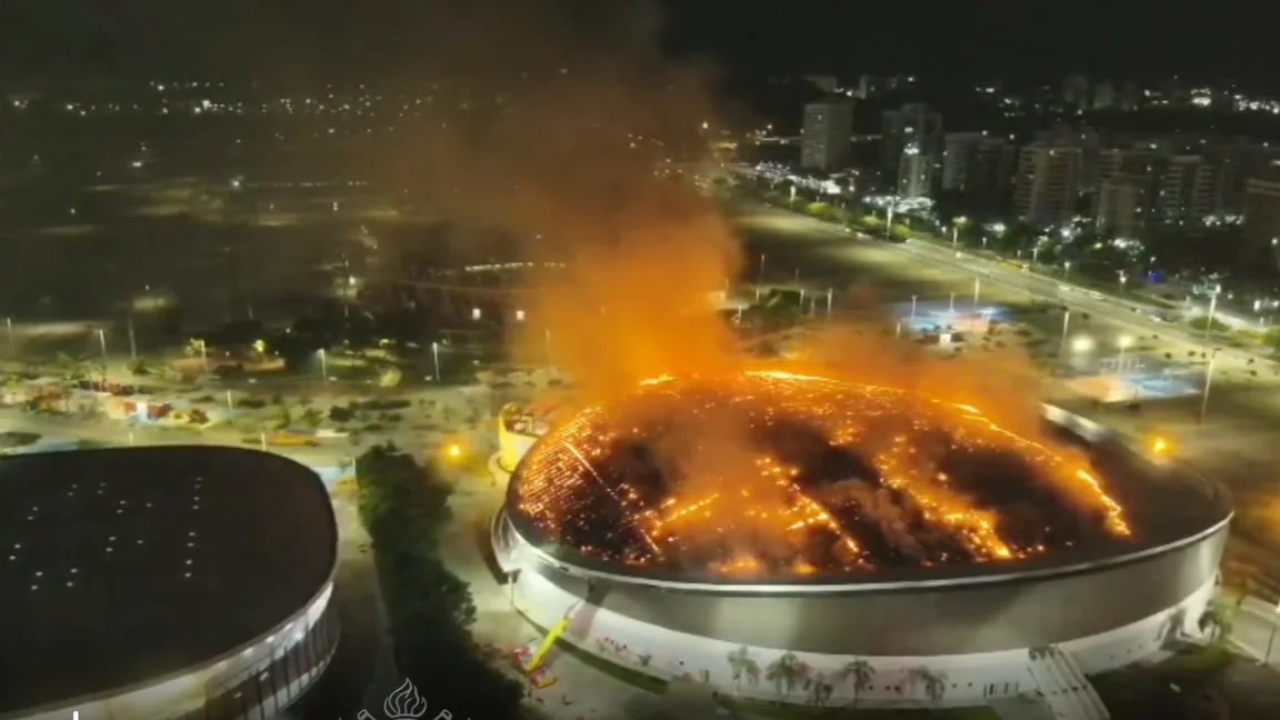 Incêndio atinge Velódromo do Parque Olímpico, no Rio de Janeiro
/Divulgação/ CBMERJ