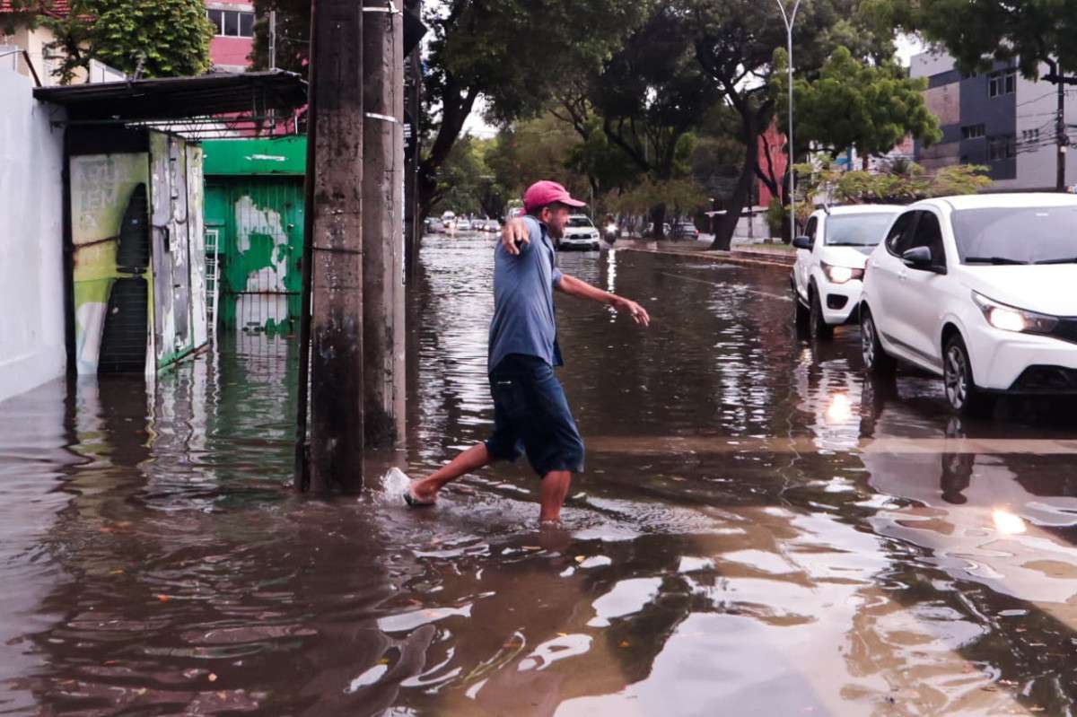 Especialistas apontam drenagem como um dos principais desafios de urbanização do Recife (Sandy James/DP Foto)