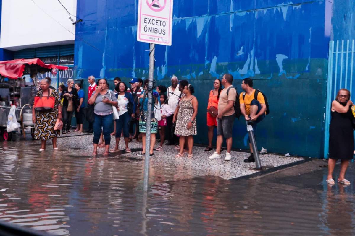 Especialistas apontam drenagem como um dos principais desafios de urbanização do Recife (Sandy James/DP Foto)