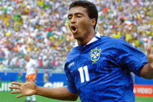 Copa do Mundo: Rom&aacute;rio aponta queda t&eacute;cnica do Brasil e avalia gera&ccedil;&atilde;o de Vini Jr e Est&ecirc;v&atilde;o