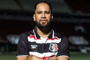 Everaldo, atacante do Santa Cruz