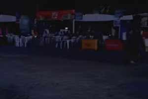 Apag&atilde;o atingiu comerciantes e parte do p&uacute;blico no primeiro dia da Festa da Pitomba