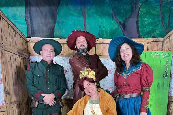 Montagem dirigida por Ruy Aguiar aposta em humor e musicalidade para recriar universo da floresta (Foto: Divulgação)