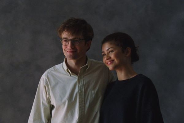 Robert Pattinson e Zendaya protagonizam comédia sombria que questiona até que ponto você conhece o seu parceiro (a) (A24/Divulgação)