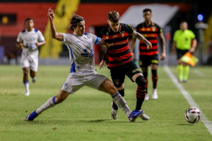 Sport sofre gol no apagar das luzes e empata com o Ava&iacute; na Ilha pela S&eacute;rie B