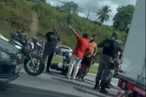 Sargento da Pol&iacute;cia Militar morre em acidente de moto na BR-101, na Zona Norte do Recife
