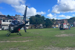 Mulher &eacute; socorrida de helic&oacute;ptero ap&oacute;s ser atropelamento por caminh&atilde;o em Rio Formoso, Mata Sul de Pernambuco

