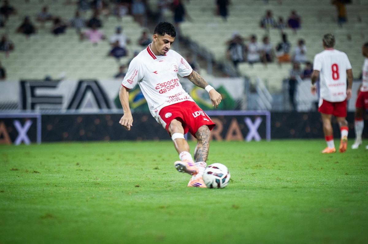 Dodô, meia do Náutico/Michael Douglas /CNC