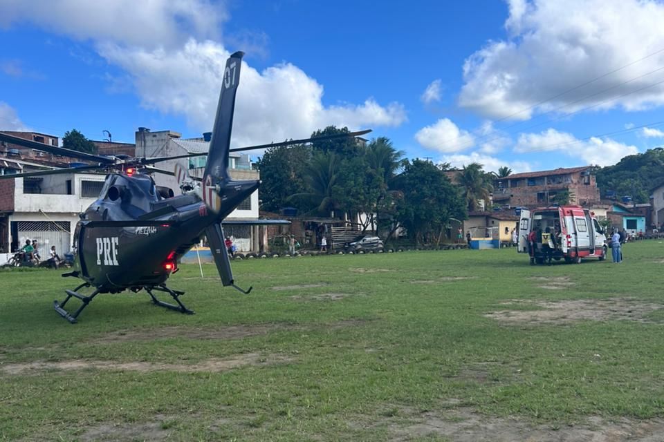 Mulher é socorrida de helicóptero após ser atropelamento por caminhão em Rio Formoso, Mata Sul de Pernambuco
/Foto: Ascom/PRF