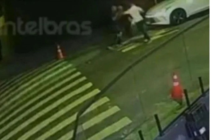 Câmeras de segurança registraram o momento de crime/REPRODUÇÃO