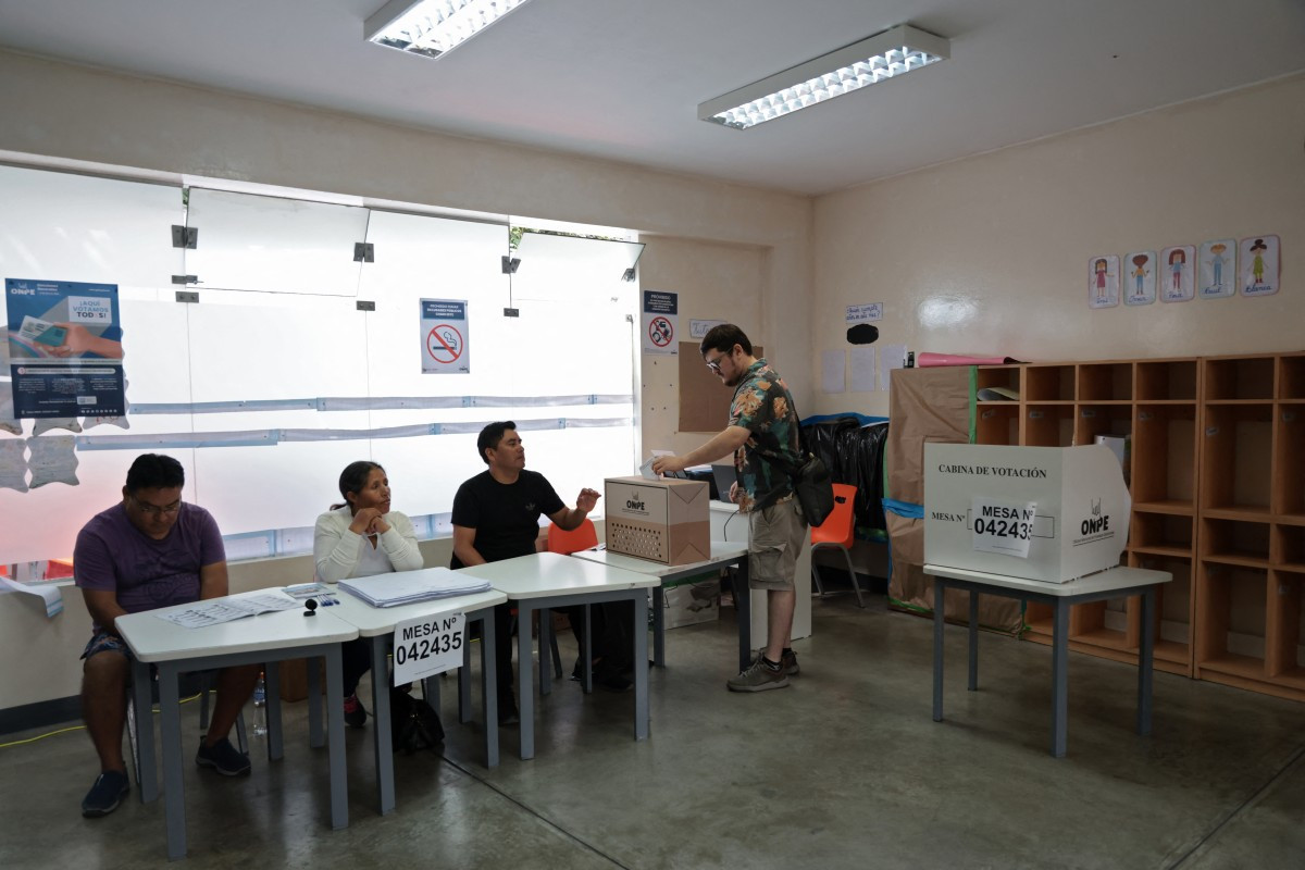 Local de votação em Lima, no Peru/CONNIE FRANCE / AFP