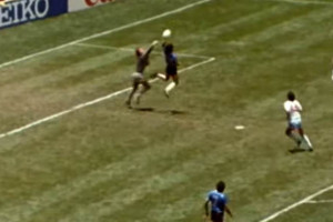 Gol com a m&atilde;o de Maradona na Copa de 1986