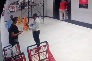 Delegado da PF suspeito de furto em shopping no Recife j&aacute; isentou Fl&aacute;vio Bolsonaro em investiga&ccedil;&atilde;o