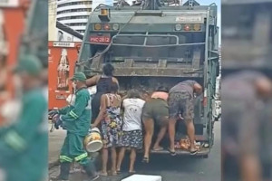 Fl&aacute;vio Bolsonaro usa imagens do governo de seu pai para criticar Lula