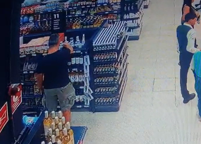 Ocorrência foi registrada em supermercado no shopping RioMar/Reprodução de vídeo