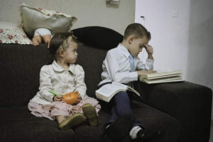 Longa examina a rela&ccedil;&atilde;o entre f&eacute;, inf&acirc;ncia e fama