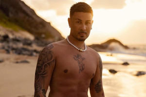 Influenciador Carlinhos Maia &eacute; multado ap&oacute;s mostrar gaivota sendo alimentada irregularmente em Noronha