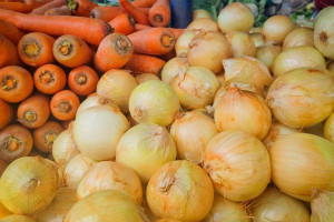 O encarecimento do conjunto de alimentos b&aacute;sicos foi puxado pela alta da cebola, que registrou o maior aumento, com alta de 45,48%, passando de R$4,07 para R$5,92