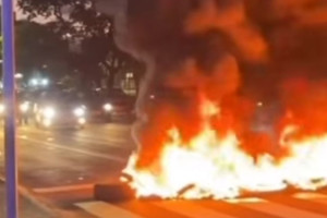 Protesto deixa tr&acirc;nsito lento na Avenida Governador Agamenon Magalh&atilde;es