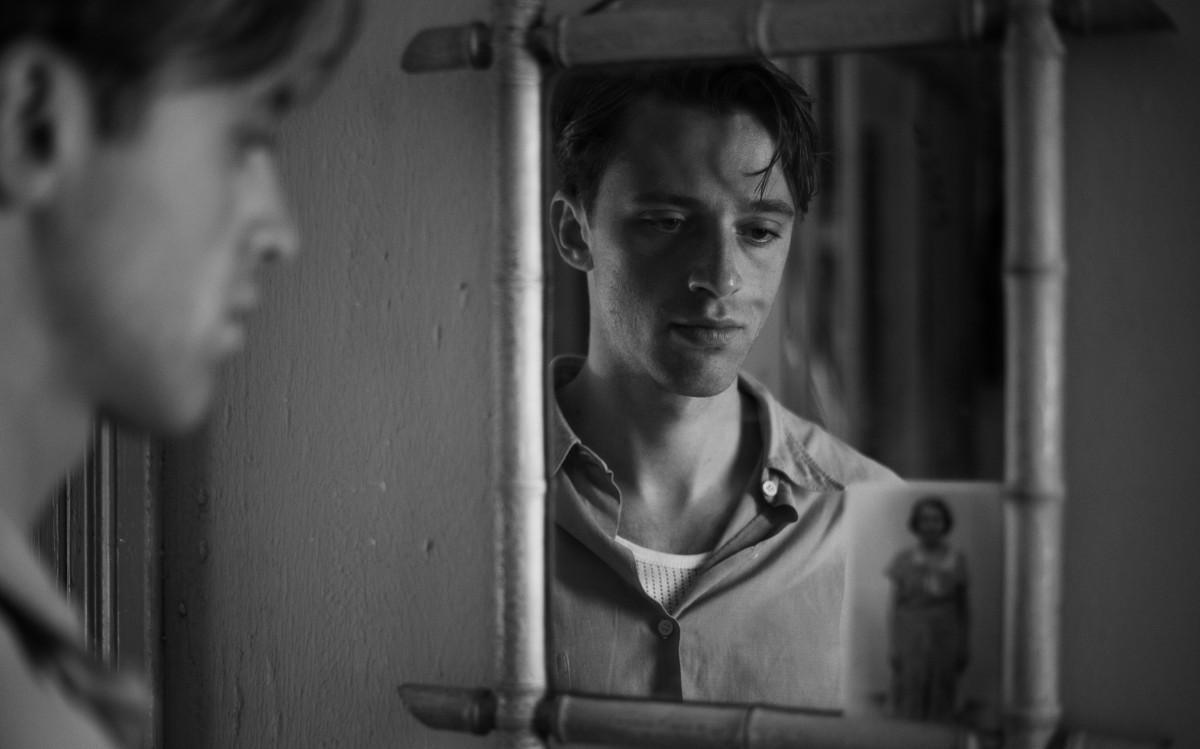 Benjamin Voisin interpreta o personagem complexo que é julgado por um crime terrível/Divulgação/Califórnia Filmes