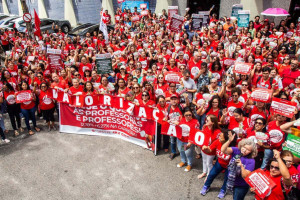 Professores da rede municipal do Recife aderem &agrave; paralisa&ccedil;&atilde;o nacional