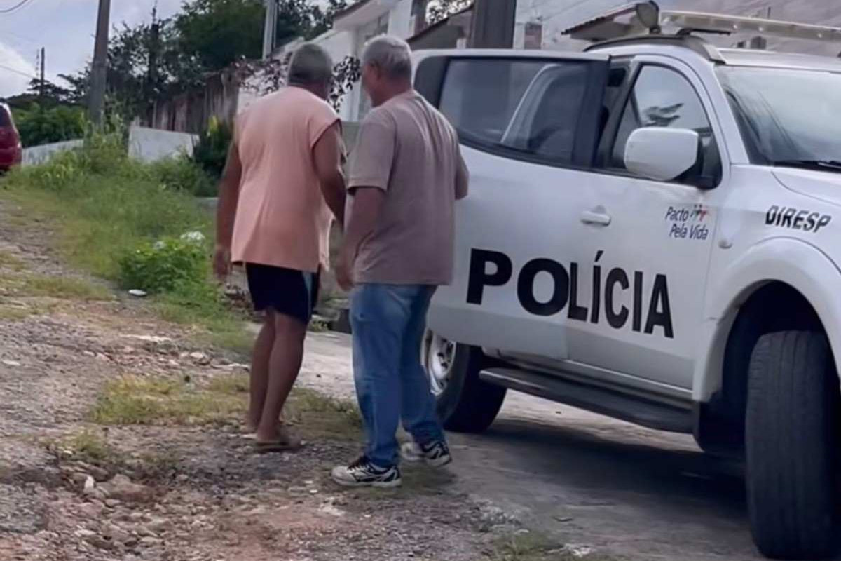 Homem foi levado para delegacia para depor/Foto: Reprodução/Instagram