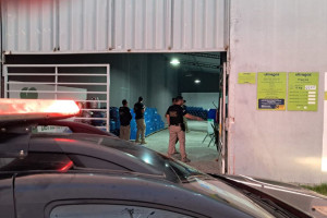 Durante o cumprimento dos mandados da opera&ccedil;&atilde;o, denominada "MANTUS", foram empregados 50 policiais civis, entre delegados, agentes e escriv&atilde;es.
