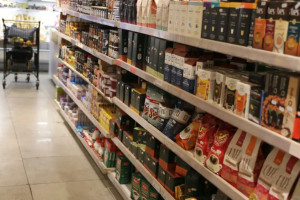 O volume de vendas do com&eacute;rcio varejista do pa&iacute;s cresceu 0,6% em fevereiro