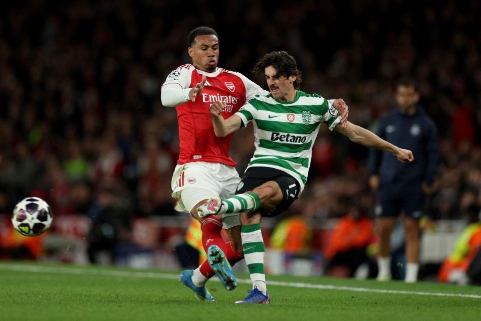 Partida entre Arsenal x Sporting pela Champions League/ADRIAN DENNIS / AFP