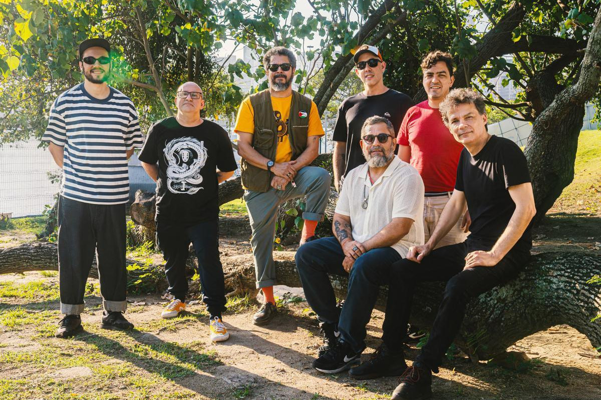 Los Sebosos Postizos é formado por Jorge Du Peixe, Dengue e Gustavo da Lua, integrantes da Nação Zumbi, além de Carlos Trilha, Vicente Machado, Pedro Baby e Lello Bezerra/Foto: André Almeida