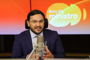 Ministro da Pesca e Aquicultura, &Eacute;dipo Ara&uacute;jo, durante entrevista ao programa Bom Dia, Ministro  