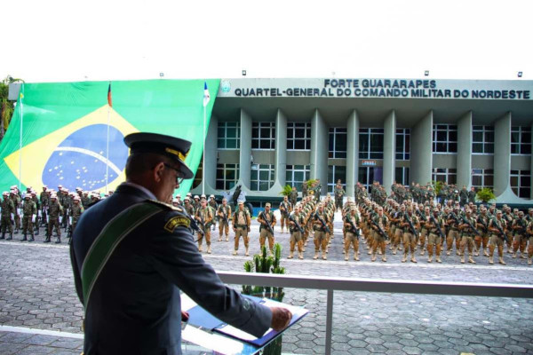 A cerimônia foi presidida pelo Comandante Militar do Nordeste, General de Exército Francisco Carlos Machado Silva  (Foto: Divulgação / CMNE)