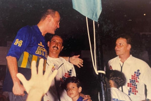Oscar Schmidt na abertura das Olimp&iacute;adas do Col&eacute;gio Atual, no Recife