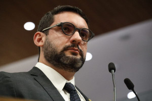 Deputado Romero Albuquerque &eacute; acusado de agredir, amea&ccedil;ar e invadir casa de homem no Recife