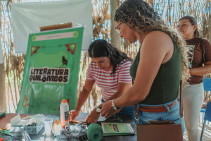 Participantes desenvolvem textos autorais a partir de mem&oacute;rias e viv&ecirc;ncias durante oficina do projeto Literatura nos Quilombos