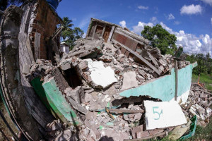 Morre idoso v&iacute;tima de desabamento de pr&eacute;dio em Olinda: "Ficha n&atilde;o caiu ainda", diz sobrinho