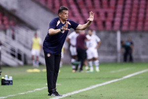 Claudinei Oliveira, t&eacute;cnico do Santa Cruz