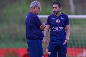 H&eacute;lio e Guilherme dos Anjos, t&eacute;cnicos do N&aacute;utico