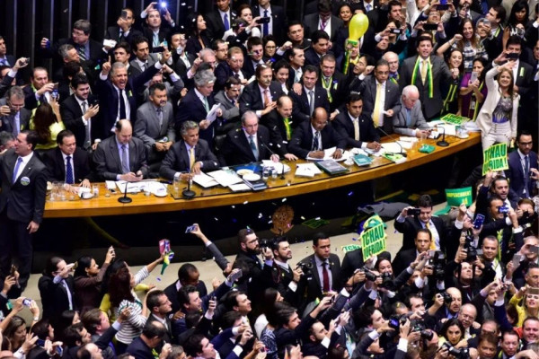 Sessão na Câmara que aprovou abertura do processo de impeachment de Dilma Rousseff  (Foto: Zeca Ribeiro / Câmara dos Deputados)
