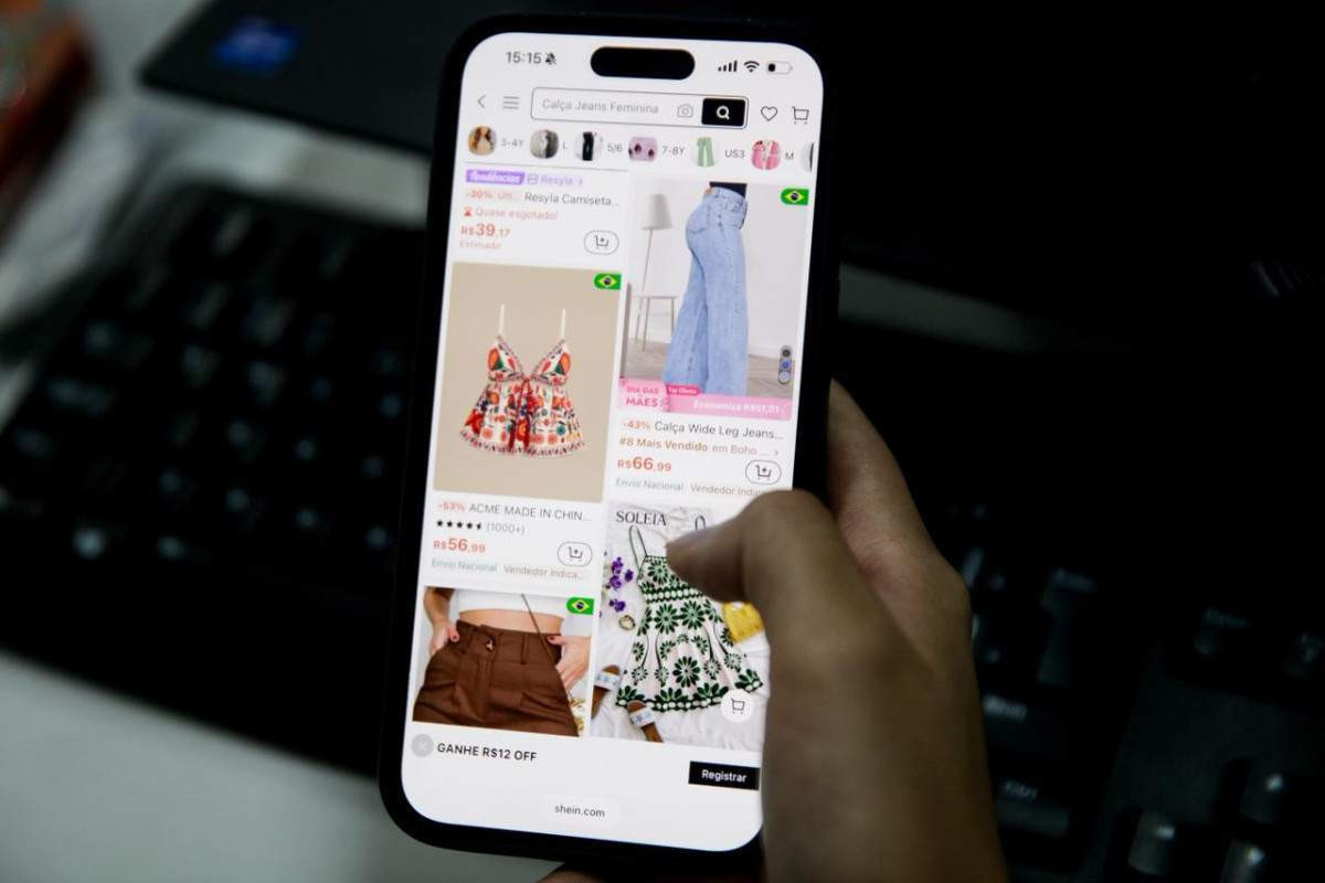 Imposto sobre compras de até US$ 50 divide governo/Foto: Marina Torres/DP Foto