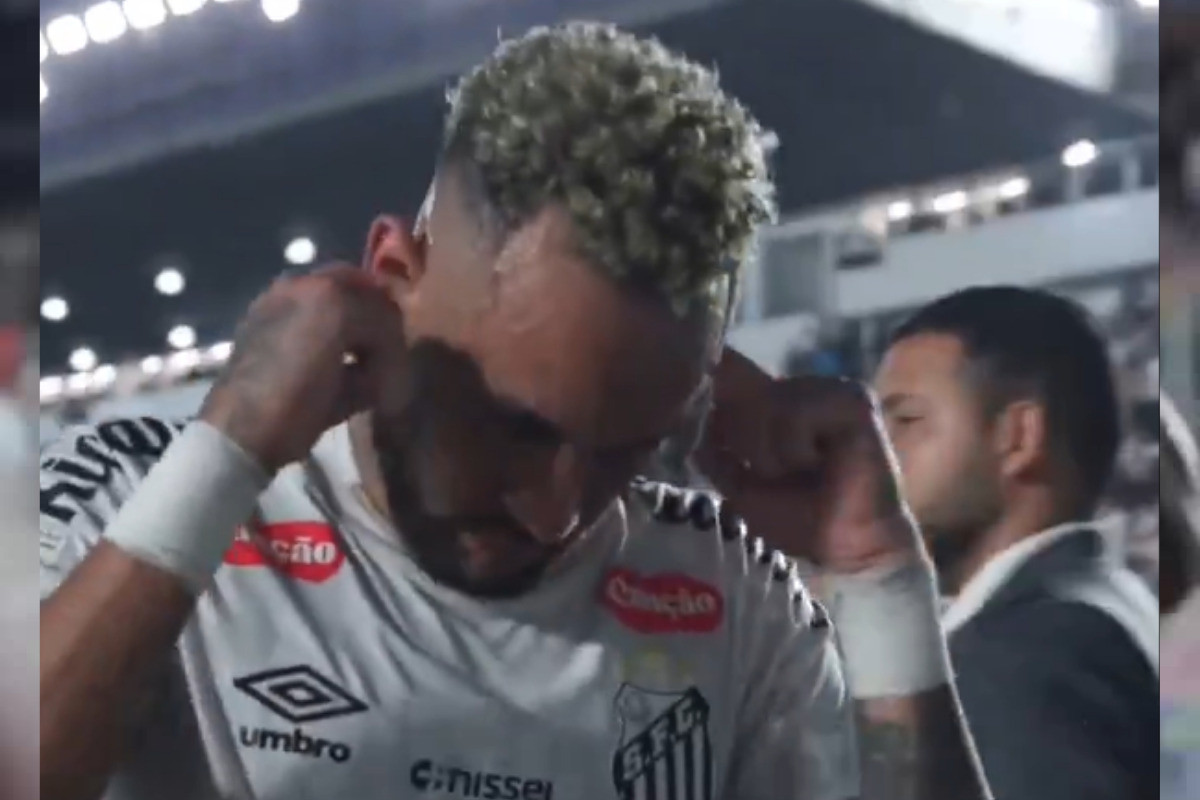 Neymar desabafa após polêmica com gesto na Vila: 