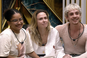 Milena, Ana Paula e JUliano durante o programa apresentado neste domingo (19) 